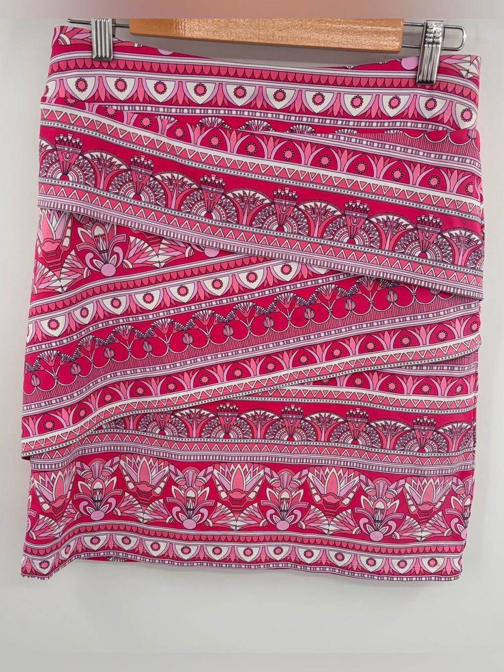J.McLaughlin jersey knit geometric print pink white knee length skirt women’s S